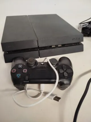 PS4 (PlayStation 4) Negra + 2 Mandos