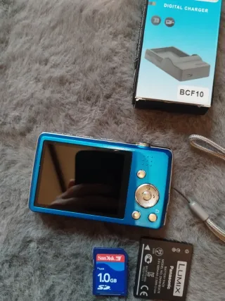 Cámara Digital Lumix Azul + Accesorios