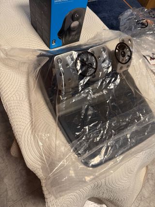 Volante, pedales y palanca Logitech