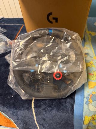 Volante, pedales y palanca Logitech