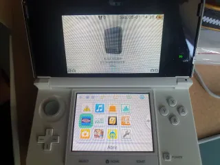 Nintendo 3DS Blanca con tarjeta DSTW