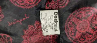 Abrigo Desigual Negro con Forro Rojo