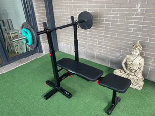 Banco musculación y barra con discos
