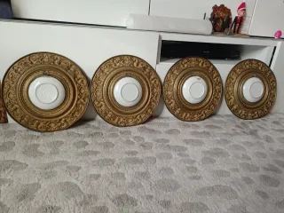 4 Platos Cerámica y Latón Repujado Antiguos (1937)