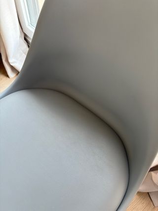 Mesa comedor extensible y 6 sillas grises