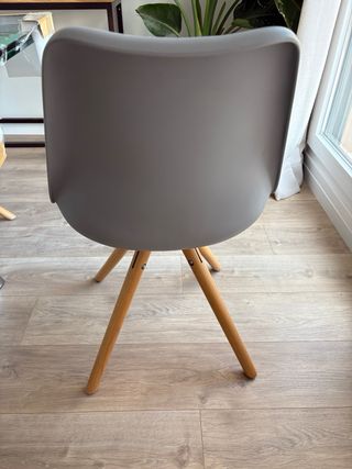 Mesa comedor extensible y 6 sillas grises