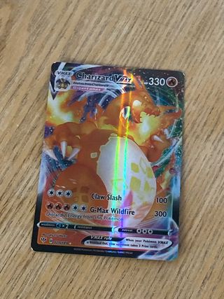 Carta Pokémon Charizard VMAX Gigantamax