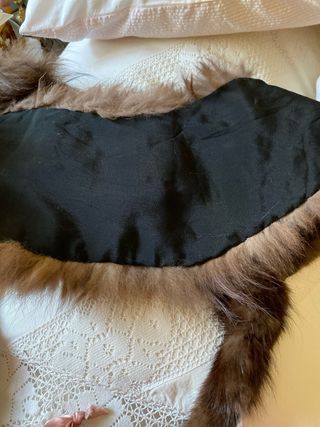 Cuello de pelo marrón