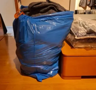 Bolsa entera de ropa, pantalones, suaderas