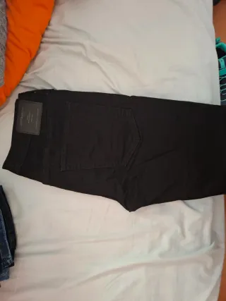 Bolsa entera de ropa, pantalones, suaderas