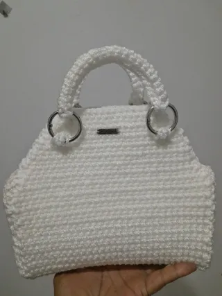 Bolso blanco tejido a mano