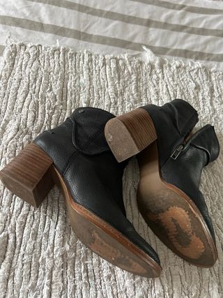 Botines negros UGG T-38