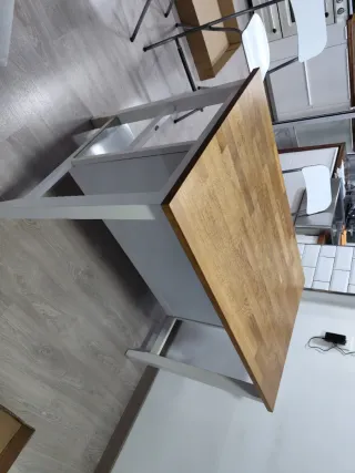 Mesa alta y 4 banquetas madera y metal