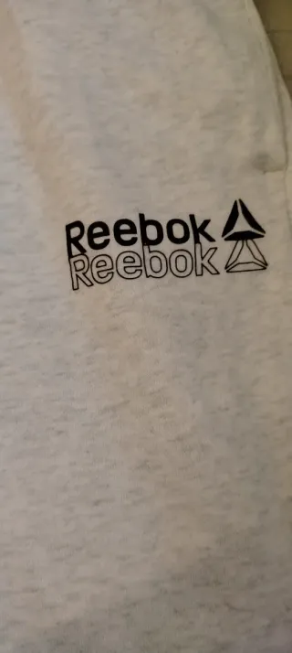 Pantaloni Reebok grigi e bianchi