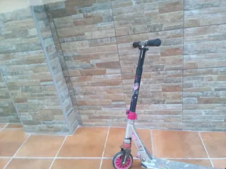 Patinete infantil plateado y rosa