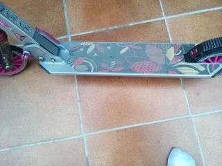 Patinete infantil plateado y rosa