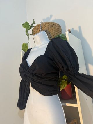 Blusa cropped Ela mangas abullonadas Talla M
