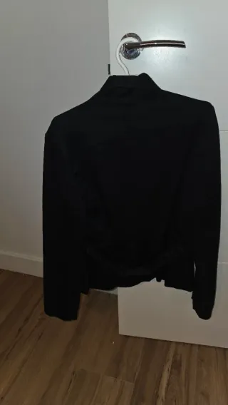 Americana Adye, negra, lujo.