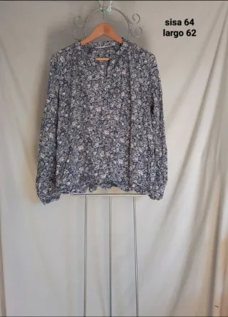 Blusa estampada floral manga larga