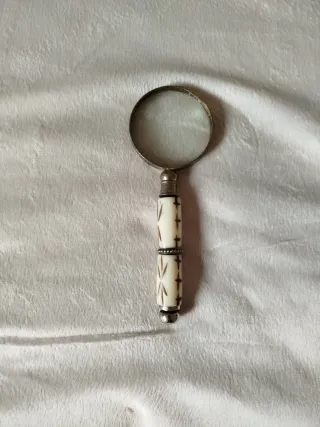 Lupa antigua mango cuerno tallado