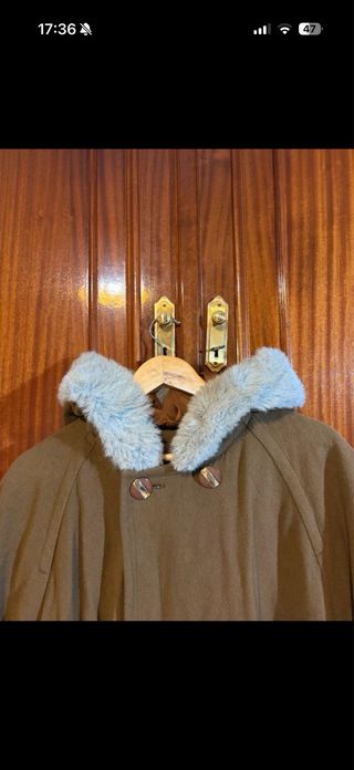 Abrigo marrón vintage con capucha