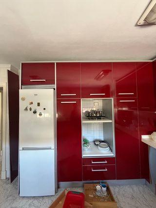 Cocina completa roja y blanca