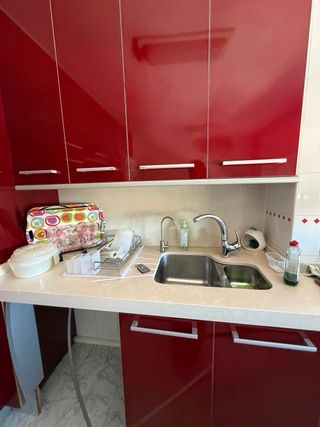 Cocina completa roja y blanca