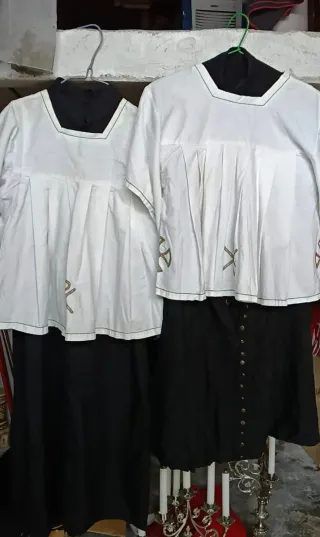 Pareja de Sotana y Roquetes