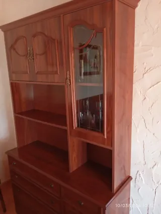 Mueble de comedor madera y cristal
