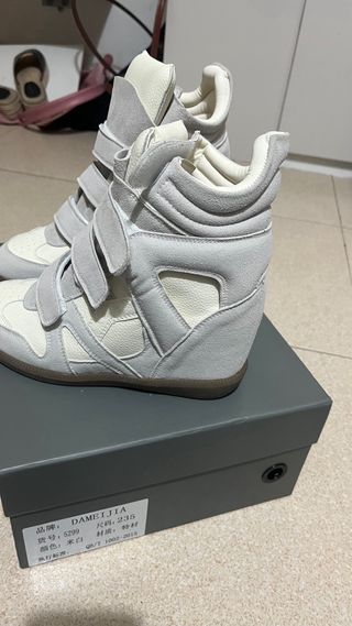 Bambas Isabel grises y blancas