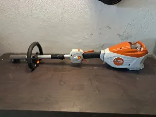 Desbrozadora STIHL KMA 80R + Batería AK 30S