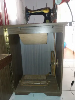 Máquina de coser Singer antigua