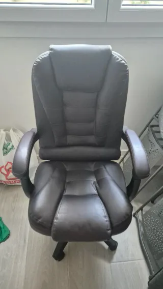 Silla ergonómica de piel sintética marrón