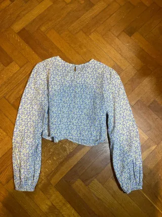 Blusa Mango floral manga larga