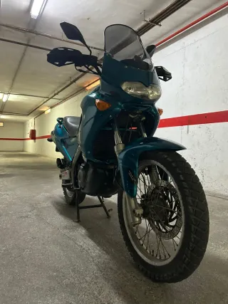 Aprilia Pegaso 650 IE Azul