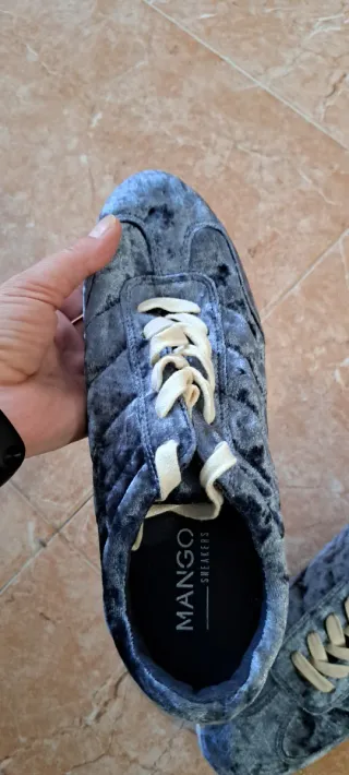 Zapatillas terciopelo gris Mango