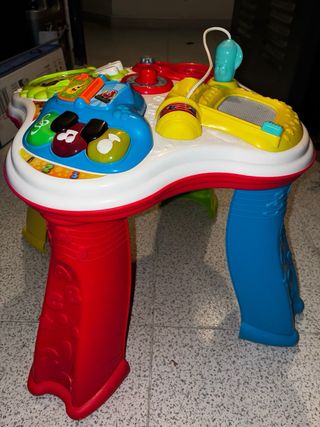 Mesa infantil Chicco y correpasillos Fisher Price