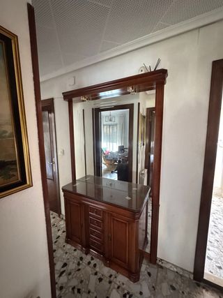 Mueble de entrada madera con espejo