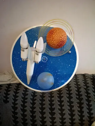 Lámpara infantil cohete espacial
