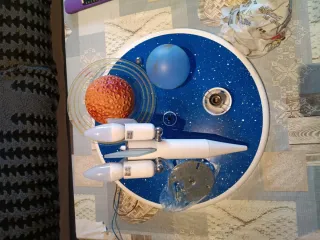 Lámpara infantil cohete espacial