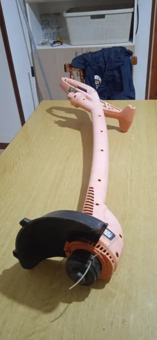 Tagliaerba elettrico rosa