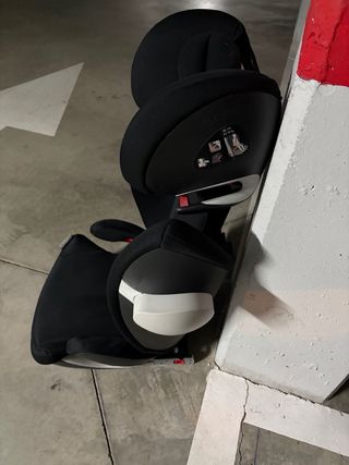 Silla de coche Cybex negro.