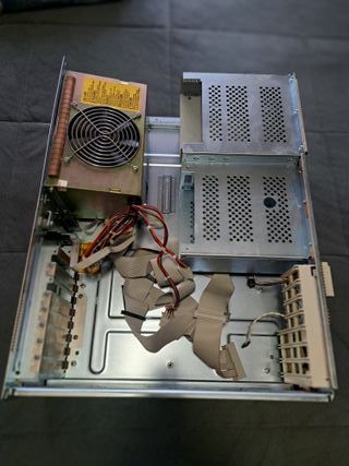 Caja PC Tandon 386 sobremesa con fuente