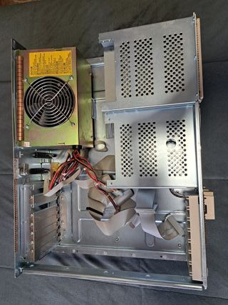 Caja PC Tandon 386 sobremesa con fuente