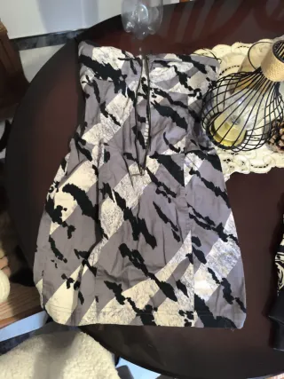 Vestido sin tirantes estampado