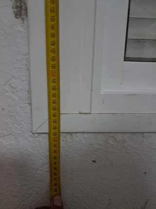 Ventana aluminio con persiana y reja