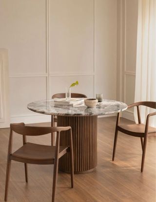 Mesa redonda mármol y madera