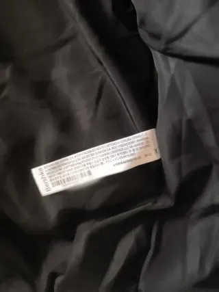 Abrigo niña Bershka negro con capucha