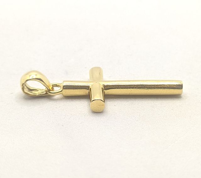 Colgante Cruz de oro de 18k, 3.69 g.