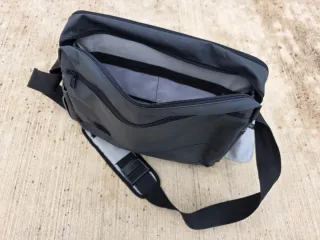 Mochila urbana Newfeel gris y negra